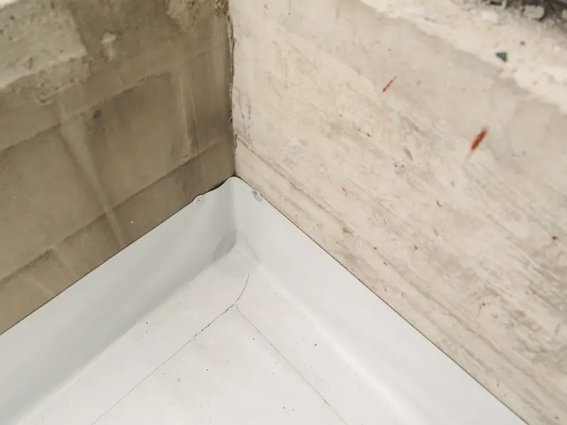 Flat roof covering turned up at a wall corner
