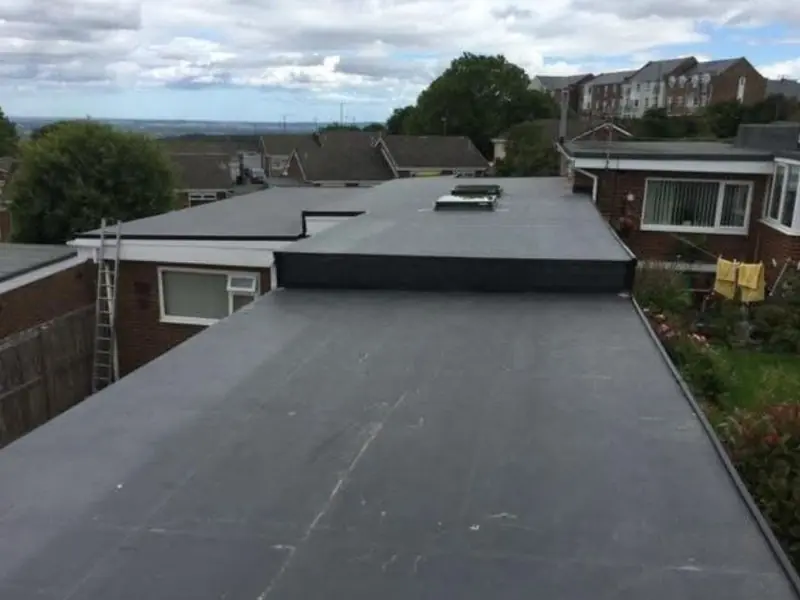 Rubber flat roof over a single-storey extension